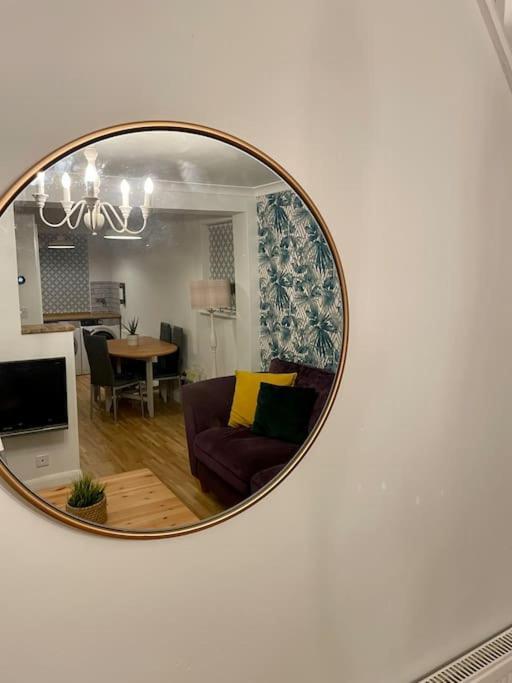 Stylish & Spacious 2 Storey, 3 Bed Apartment Грейвсенд Экстерьер фото